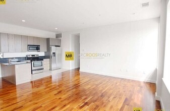 460 Harrison Ave, Unit 325 in Boston, MA - Building Photo - Building Photo