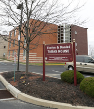 Evelyn and Daniel Tabas House in Philadelphia, PA - Foto de edificio - Building Photo