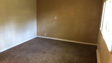 225 NW Tingley St, Unit 215 C in Pullman, WA - Building Photo - Building Photo