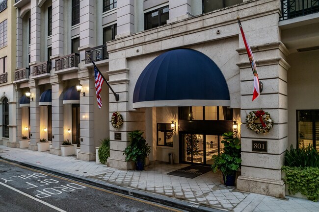 One City Plaza in West Palm Beach, FL - Foto de edificio - Building Photo