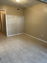 12319 W Village Dr, Unit D in Houston, TX - Building Photo - Building Photo