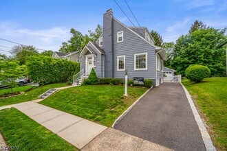 126 Center Ave in Chatham, NJ - Building Photo - Building Photo
