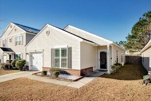 11 Summer Lake Way in Savannah, GA - Building Photo