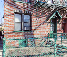 18-19 Ditmars Blvd in Astoria, NY - Building Photo - Building Photo