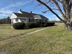 661 Seed Cleaner Rd in Hartwell, GA - Foto de edificio - Building Photo
