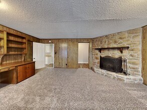 206 Valencia Dr, Unit 006 in Garland, TX - Building Photo - Building Photo