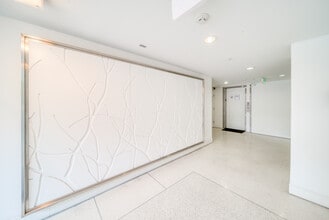 Alon Elm Luxury Apartments in Beverly Hills, CA - Foto de edificio - Building Photo