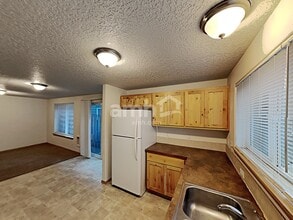 2351 Sam Parrett Dr in Newberg, OR - Building Photo - Building Photo