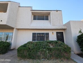 2233 W Farmdale Ave in Mesa, AZ - Building Photo - Building Photo