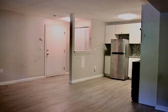 10 Williamsburg Ct in Shrewsbury, MA - Building Photo - Building Photo