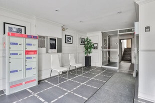 Equity Park in Oakville, ON - Building Photo