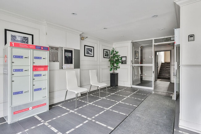 Equity Park in Oakville, ON - Building Photo - Building Photo