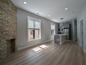 423 W Belden Ave, Unit 428-24 in Chicago, IL - Building Photo - Building Photo