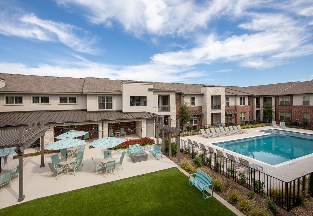 The Luxe at Rowlett 55+ Photo