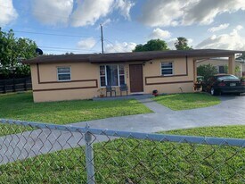 11800 SW 185th St in Miami, FL - Building Photo