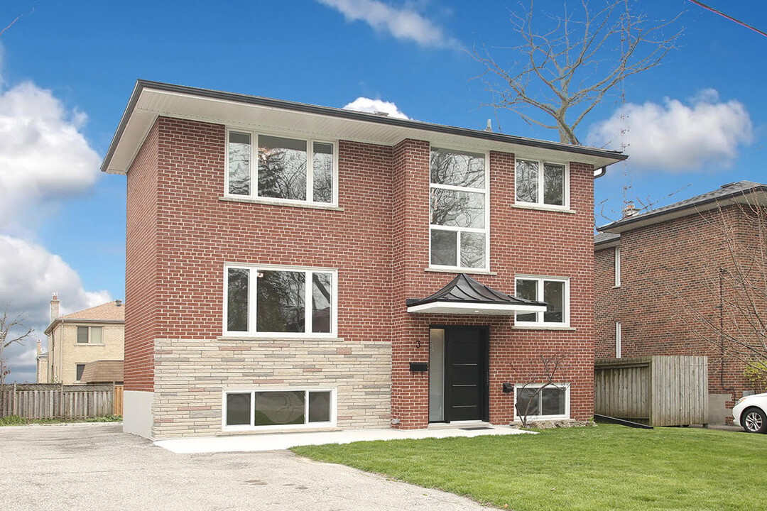 3 Wanita Rd in Mississauga, ON - Building Photo