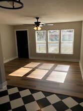 1006 Bales St in Cleburne, TX - Building Photo - Building Photo