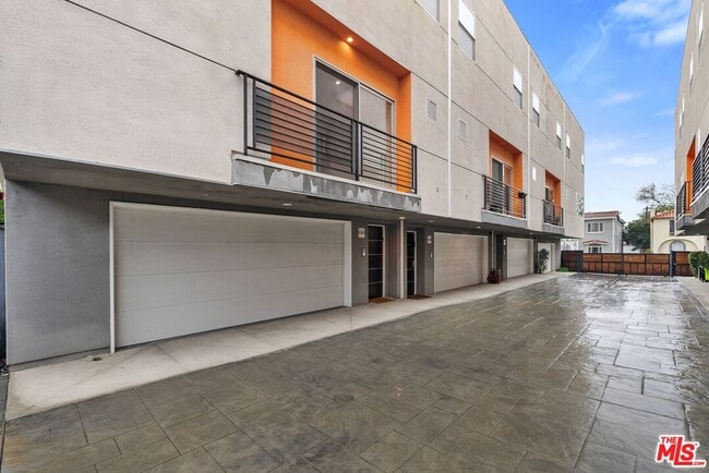 6066 Pickford St in Los Angeles, CA - Building Photo - Building Photo