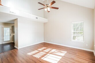 404 Barking Dr in Smyrna, TN - Foto de edificio - Building Photo