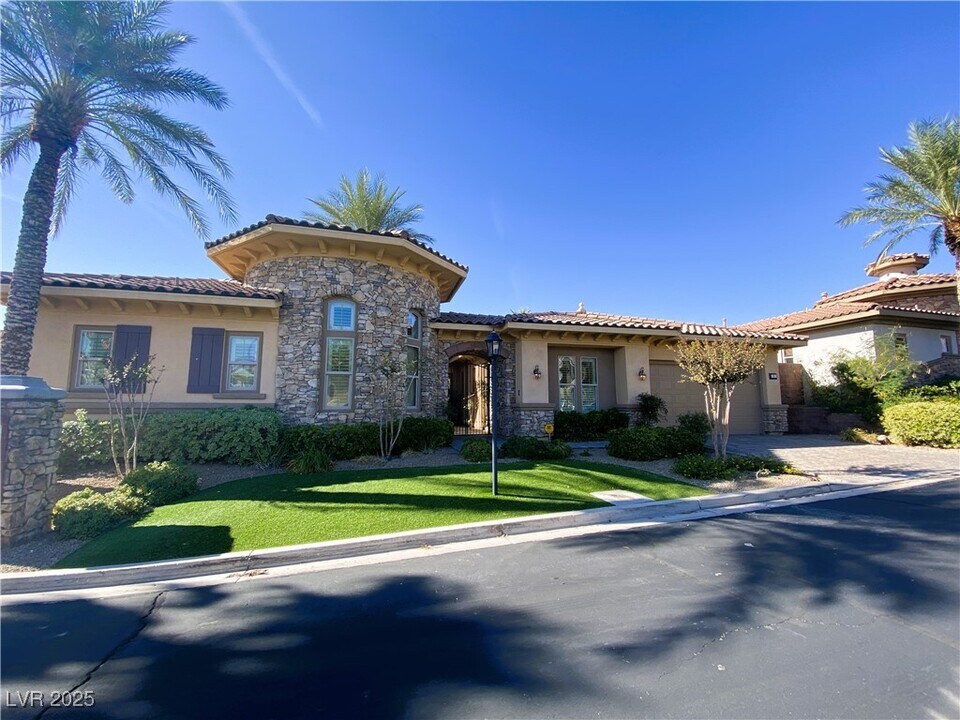23 Avenida Sorrento in Henderson, NV - Building Photo