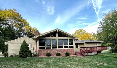 3060 W Edgerton Rd in Silver Lake, OH - Foto de edificio - Building Photo