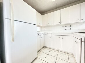 439 Keoniana St in Honolulu, HI - Building Photo - Building Photo