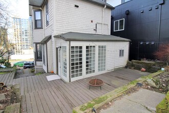 3719 S Hood Ave in Portland, OR - Building Photo - Building Photo