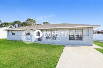674 Altamira St NW in Palm Bay, FL - Building Photo - Building Photo