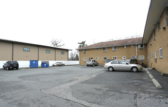 Kingston Arms Apartments in Lakewood, NJ - Building Photo - Building Photo