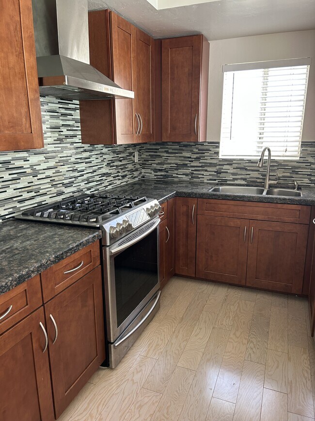 321 Melrose Dr in Oxnard, CA - Building Photo - Building Photo