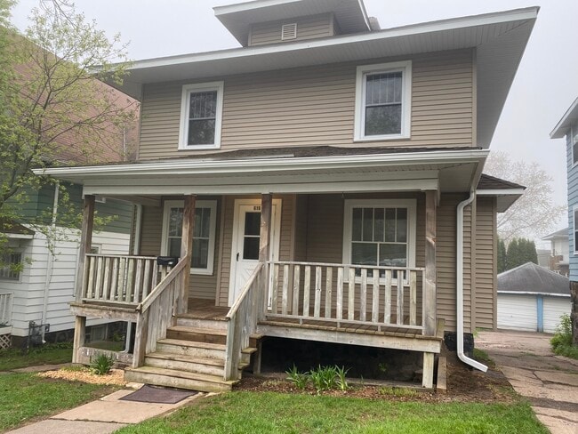 property at 619 N 17th Ave E