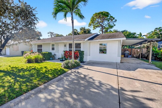 4896 Neros Dr in Greenacres, FL - Foto de edificio - Building Photo