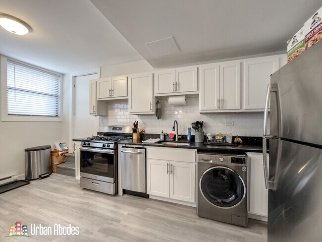 727 W Roscoe St, Unit M07B in Chicago, IL - Foto de edificio - Building Photo