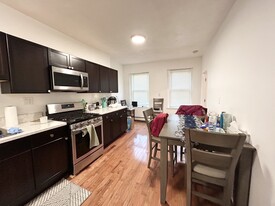 62 Hammond St, Unit 3 Apartamentos