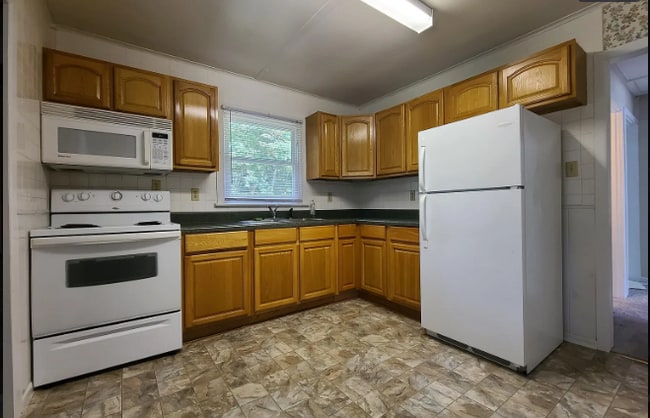 320 Leatherwood Dr in Maryville, TN - Foto de edificio - Building Photo