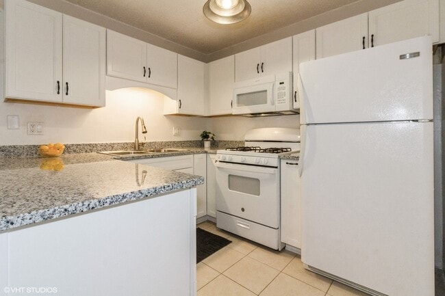 property at 5S 66 Pebblewood Ln