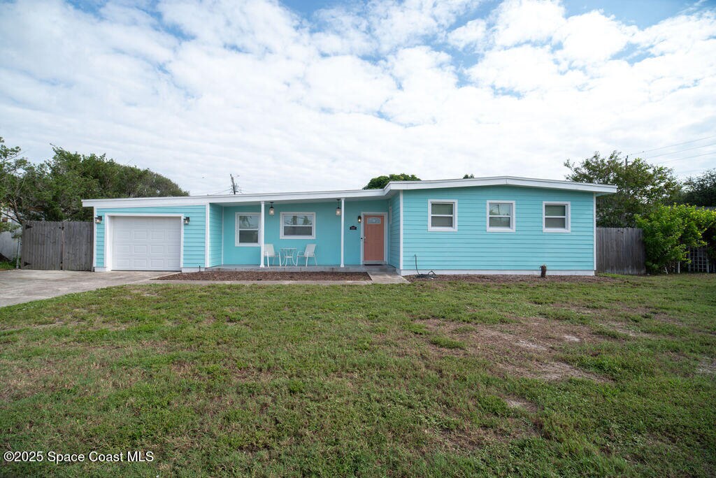 207 NE 1st Ct in Satellite Beach, FL - Building Photo