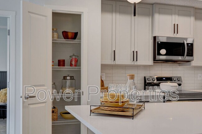 550-2550 Belmont Heath SW in Calgary, AB - Building Photo - Building Photo