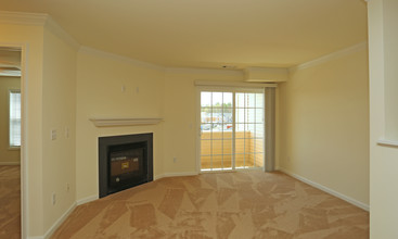 King's Isle Apartments in Mechanicville, NY - Building Photo - Interior Photo