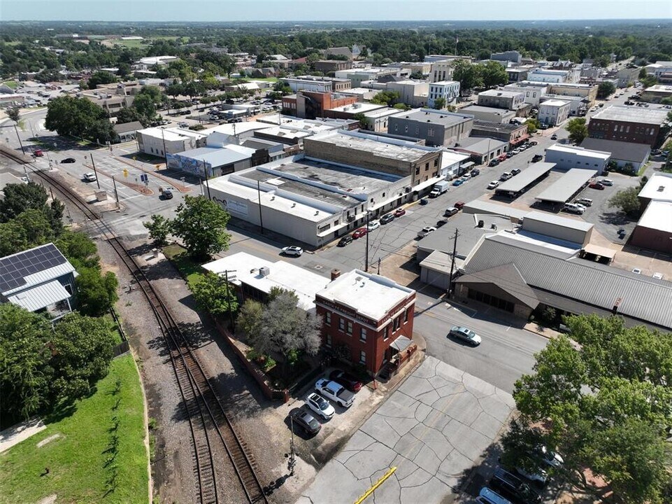 214 S Austin St in Brenham, TX - Building Photo