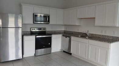 541 Madison Dr in Davenport, FL - Building Photo - Building Photo