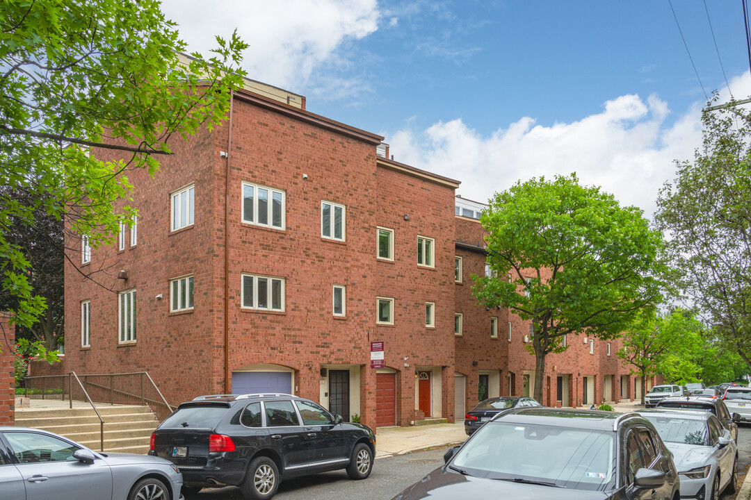 Court at Old Swede in Philadelphia, PA - Building Photo