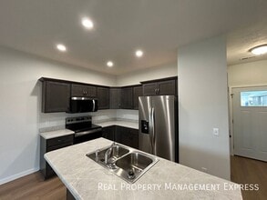 2 Bedroom 1.5 Bathroom Home for Rent in Sioux Falls, SD - Building Photo - Building Photo
