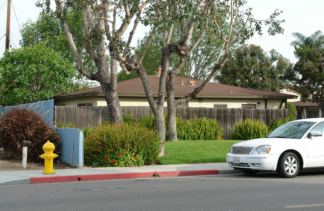 2617 Elden Ave in Costa Mesa, CA - Building Photo - Building Photo