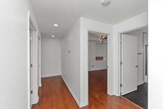 744 W Fullerton Ave, Unit 202 in Chicago, IL - Building Photo - Building Photo