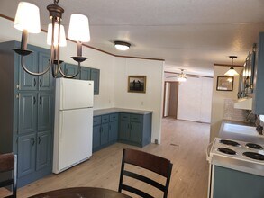 25 Blueberry Ln in Dresden, ME - Foto de edificio - Building Photo