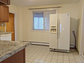 322 Lowell St, Unit 1 in Somerville, MA - Foto de edificio - Building Photo