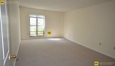 571 Franklin St, Unit 401 in Cambridge, MA - Foto de edificio - Building Photo