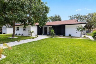 2306 S San Jose Cir in Tampa, FL - Building Photo - Building Photo