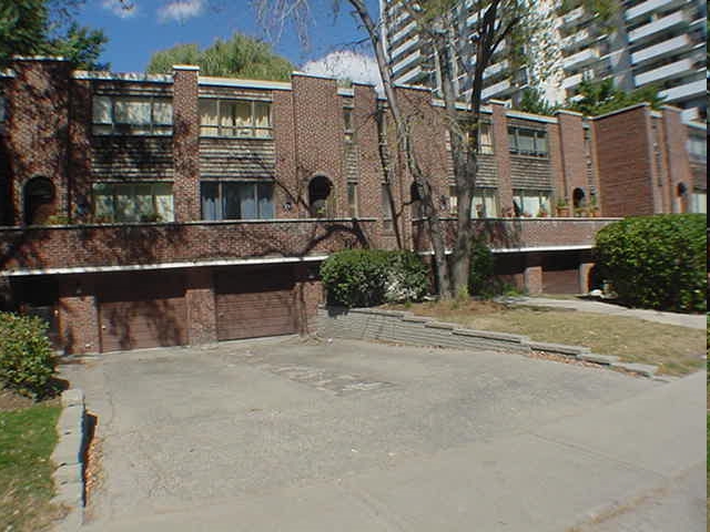 Davisville Village in Toronto, ON - Building Photo